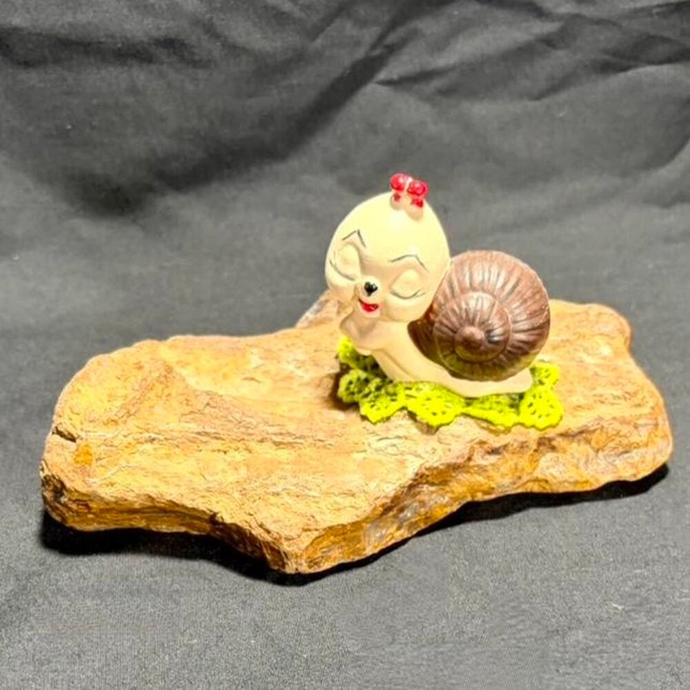 🚨 Vintage Kitsch Snail Girl Figurine On A Real Rock 🐌